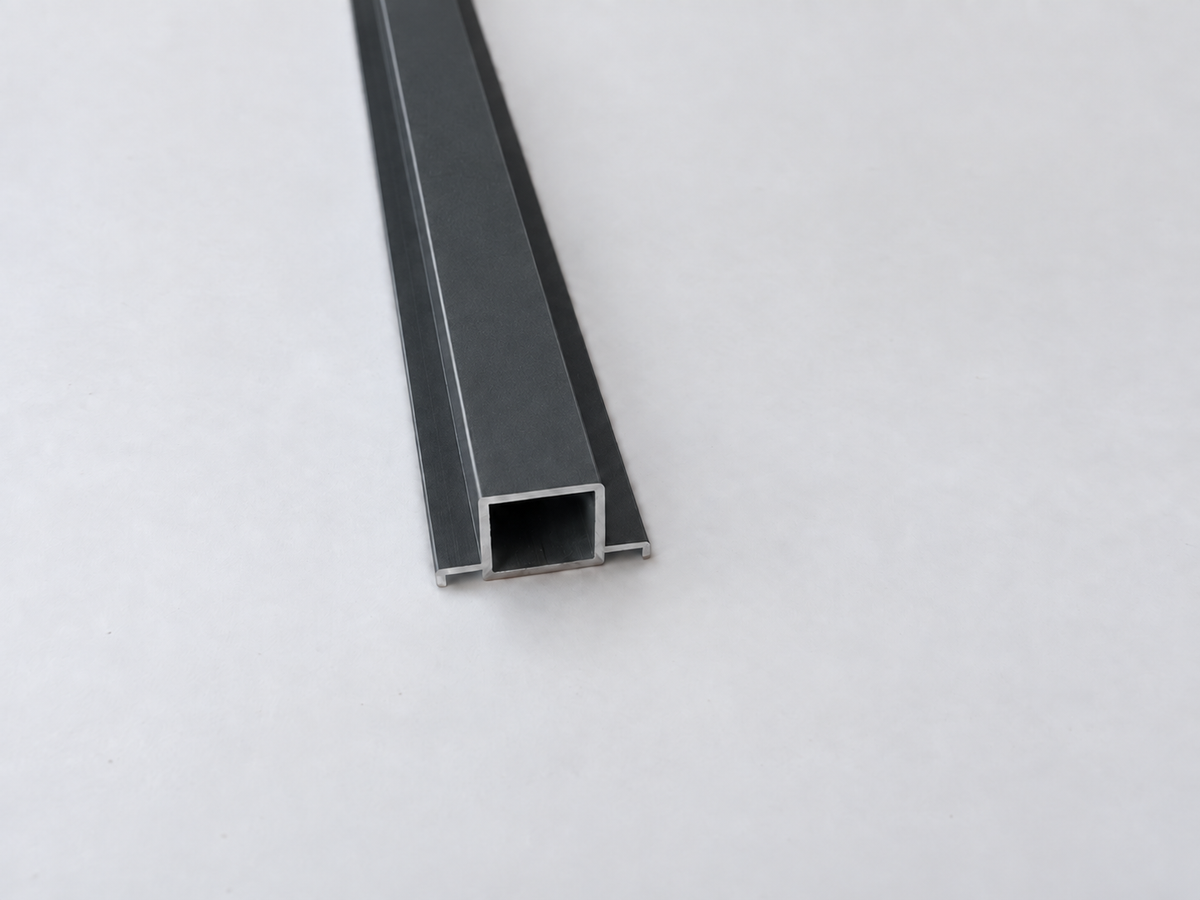 Aluminium Vierkantrohr 20x20x1,5 mm mit 3 mm Doppelnut flach – 100 cm / 200 cm