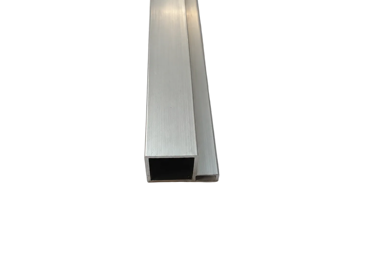 Aluminium Vierkantrohr 20x20x1,5 mm mit 3 mm Nut – 100 cm / 200 cm