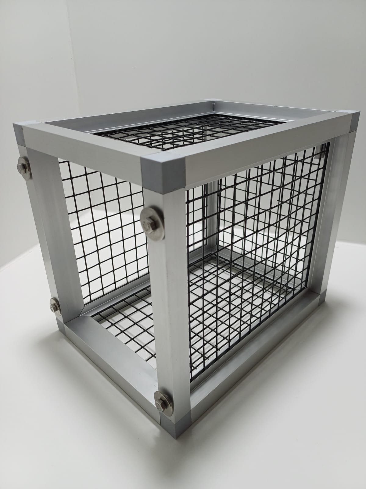 SCHUTZGITTER FÜR UV STRAHLER