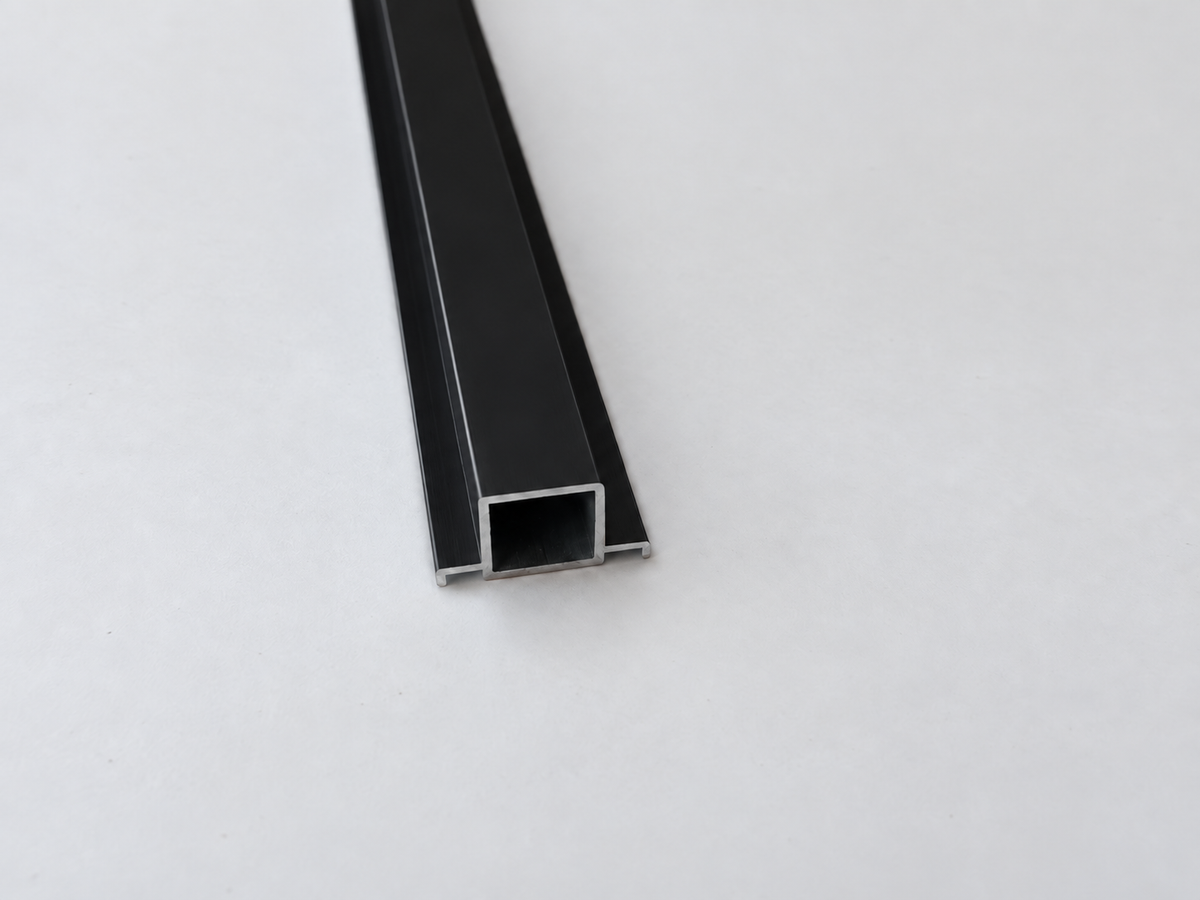 Aluminium Vierkantrohr 20x20x1,5 mm mit 3 mm Doppelnut flach – 100 cm / 200 cm