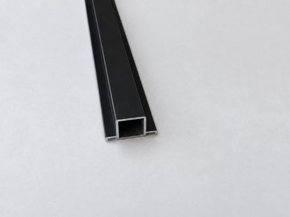 Aluminium Vierkantrohr 20x20x1,5 mm mit 3 mm Doppelnut flach – 100 cm / 200 cm